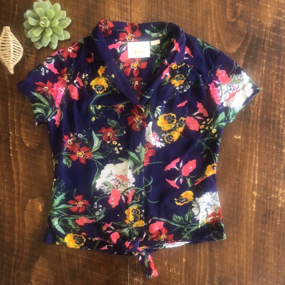 Maeve | By Anthropologie Hawaiian Print Short Sleeve Tie Front Top - Picture 4 of 7
